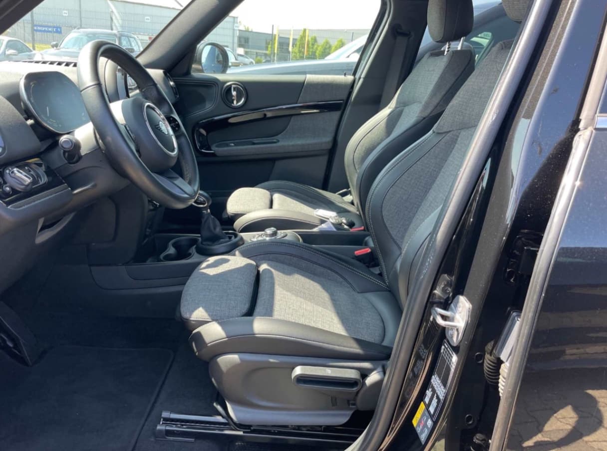 2022 Mini Countryman Cooper 1.5 SE ALL4 Classic Trim - view 8