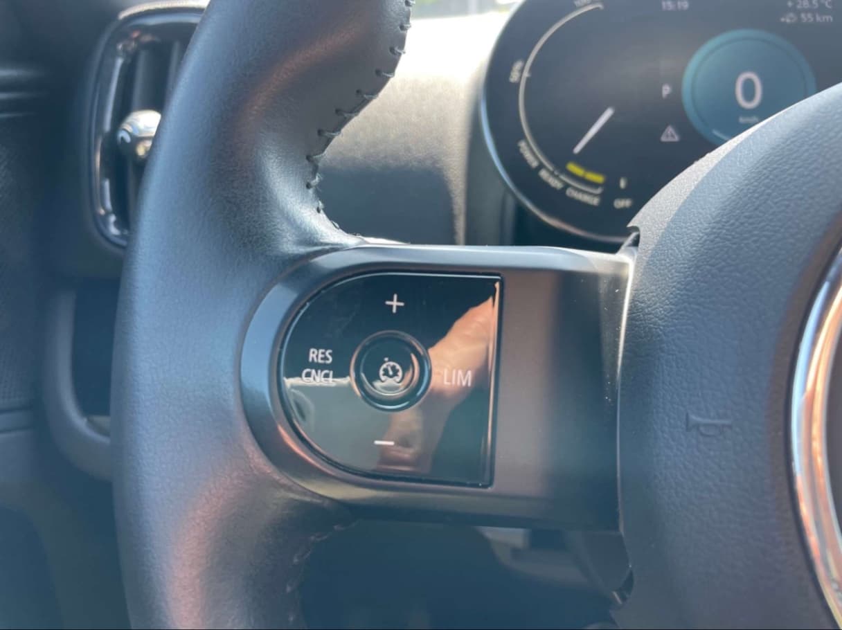 2022 Mini Countryman Cooper 1.5 SE ALL4 Classic Trim - view 16